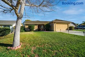 Hollister Home Stay - Image 5