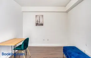 Modern Condo On York - Image 5