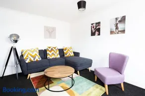 Burte View Spacious Apartment For Travelers And Keyworkers For 4 People By Dream Key Solution - Image 3