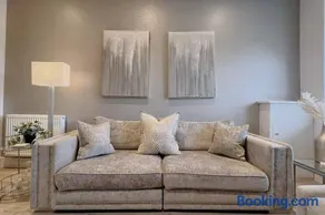 No6, Luxury Townhouse near Bicester Village - Image 4