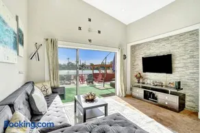 Luxury Lake Front Property - Image 4