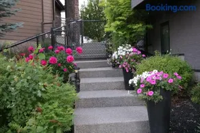 Magnificent 4 bed, 5 baths, 4200 Sq ft with FULL POND VIEW and 30 FT Fountain!!! - Image 5