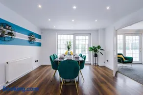 Liverpools Hidden Gem - Pets - Games Room - Parking - Amazing Location - Image 3
