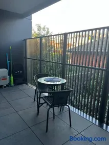 Perfectly Positioned One Bedroom Apartment - Image 4