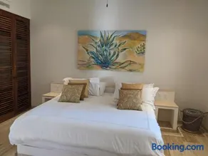 BEACHFRONT Luxury - 3BR Groundfloor unit - Image 5