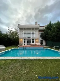 Private Villa Near the Sea,4+1,Pools,Sauna,Jacuzzi - Image 2