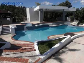 Tropical Paradise w/ 7 bedrooms and 6 baths - Image 3