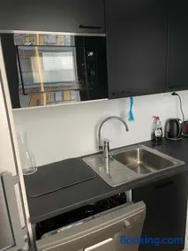 Brand new building! Studio available with free parking! - Image 5