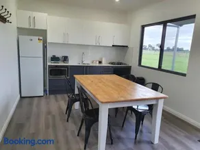 Wilkens Estate Farmstay- Country experience with modern conveniences, cooling, heating, free WIFI and pet friendly - Image 3