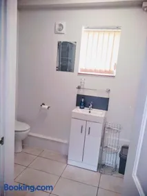 Lovely new double/twin ensuite room (near Torbay Hospital) - Image 4