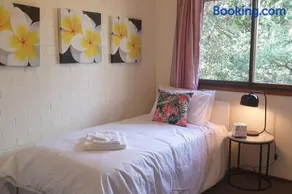 Cosy Great Location 2Bed 1Bath with Parking - Image 3