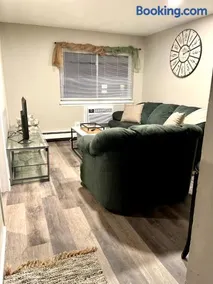 2BR Boho loft minutes from downtown CLE - Image 5