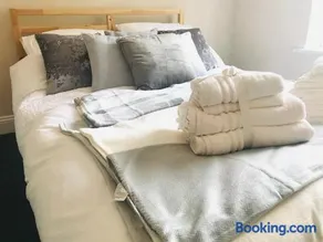 Aston Henry James Courtlands Cosy apartment close to Maidenhead train station - Image 2