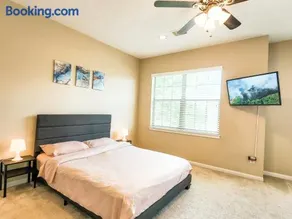 SPACIOUS 2-STORY HOME in GATED COMMUNITY - FREE PARKING - DOWNTOWN CHINATOWN - Image 5
