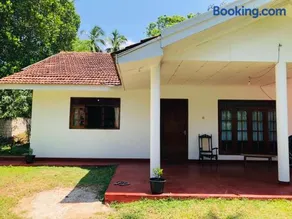 Holiday Bungalow In Devinuwara - Image 2