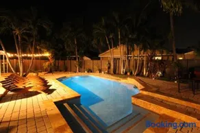 6br/3bath + House plus Guest House + Heated Private Pool + Game room + Sleeps 15 Comfortably + Famil - Image 3