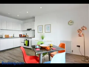 10 Marine Parade - Image 4