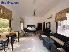 Hi5 Stays Sancholi Farm with Huge Pool & Gardens. 20 mins from Gurgaon - Image 3