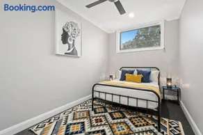 Renovated, Delightful , 5 Bed Holiday Home in the Hunter - Image 5