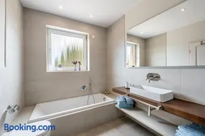 Luxurious newly built finca in a quiet location in Meyreuil - Image 4