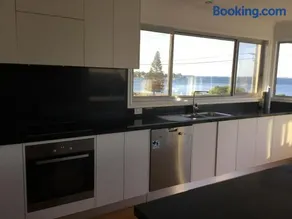 Superb waterfront apartment - Image 5