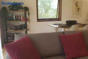 Cosy Great Location 2Bed 1Bath with Parking - Image 5