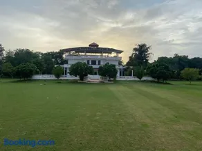 Hi5 Stays Sancholi Farm with Huge Pool & Gardens. 20 mins from Gurgaon - Image 4
