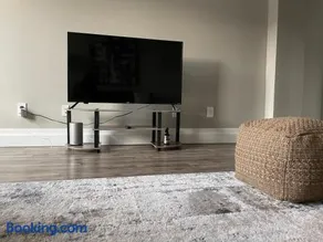Comfy Studio Apt. Near Downtown Newark! - Image 3