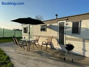 The Happy Caravan & The Tree House - Image 2