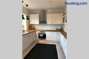 Charmigt hus med fin tradgard - Image 4