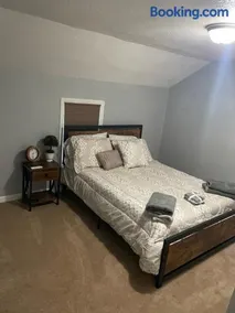 Ambient 2bdrm/1bth Stylish Home - Image 4