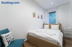 BpR Oaktree Home with small garden - Image 2