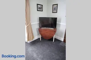 Entire House - Redruth - Image 2