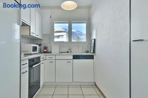 Grand appartement moderne dans une zone residentielle a Sierre - Image 2