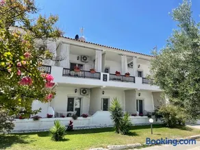 Golden Deer Apartments - Image 2