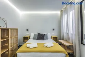 Caceres Central Suites Torre de la Yerba - Image 5