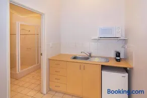 MR Holiday Suite 28 - Image 5