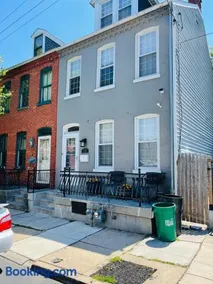 Industrial Brick Townhouse in Downtown Lancaster - Image 3