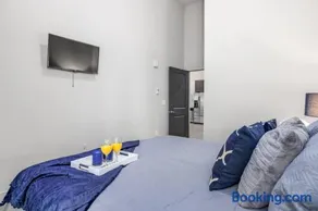 Upscale Downtown Midtown Apartment - Image 5