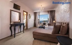 Paradisos View Luxury Apartment - Image 4