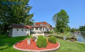 Myrna's Chateau in beautiful Lagoon City - Image 1
