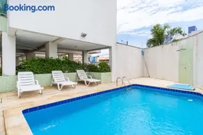 Apto 2 QTs c Garagem e Piscina no Centro - Image 2