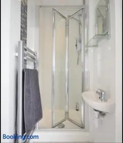 Helensburgh homely accommodation - Image 1