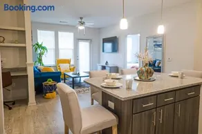 Charming 2BD 2 Ba Free parking - Image 3