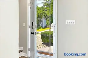 Good Karma Rentals - Comfy Convenient 1 mile to I-75 Sleeps 12 - Image 5