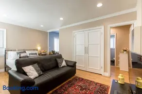Urban Refuge - Full Kitchen/Washer/Dryer Inside - Image 3