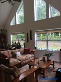 Serene getaway, private gem in upstate NY - Image 4