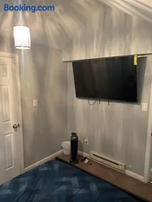 Ambient 2bdrm/1bth Stylish Home - Image 3