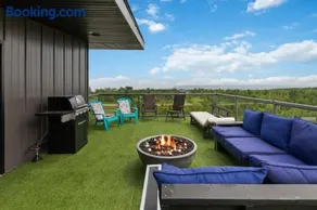 Exquisite Modern Collingview Retreat 86476 - Image 3