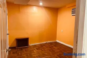 2 Bedroom Cozy Home Near EWR/NYC - Image 5